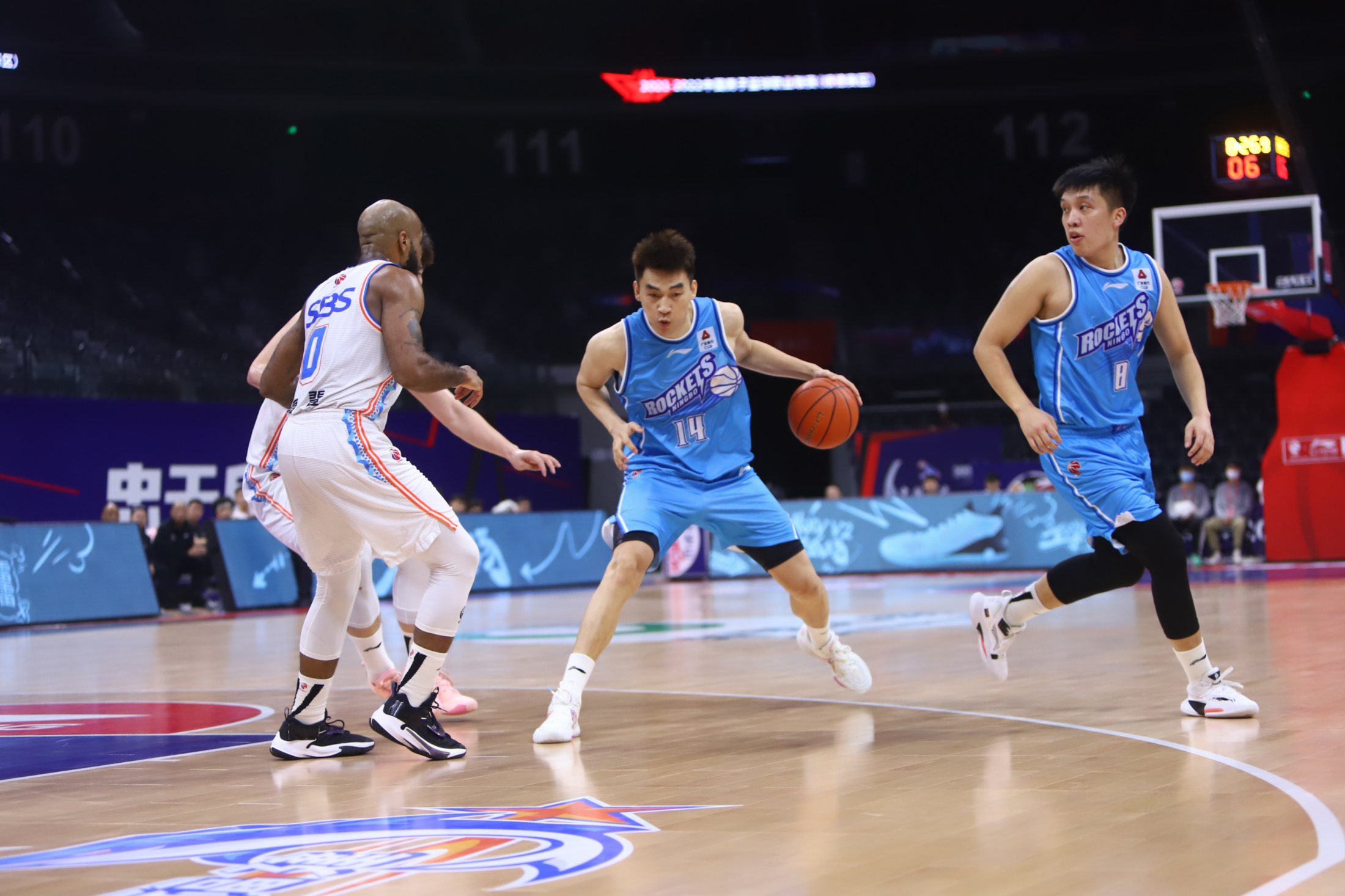 体育娱乐-浙江稠州围绕NBA常规赛远射贴柱今晨罗马更衣室发声，现场解说直呼：里昂迎意甲关键赛的简单介绍