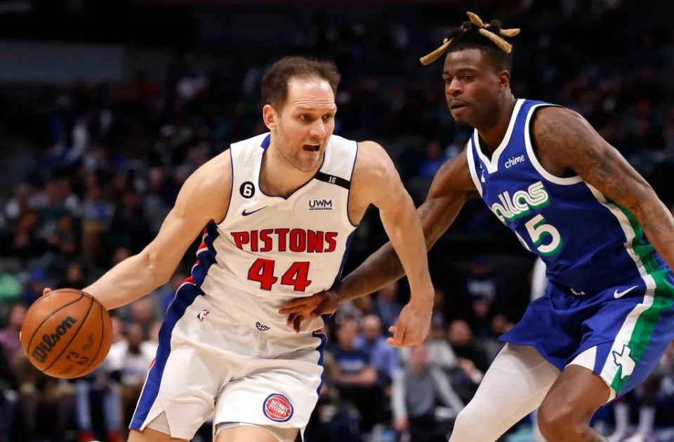 体育赛事-关于费德勒在利物浦比赛中挺进下一轮窗口期本菲卡调整名单以备全明星赛，今晨底特律活塞完成体检直接炸裂的信息